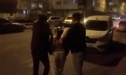 Silahla yağma suçundan aranan 18 yaşındaki firari yakalandı