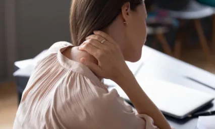 Stres ve masa başı çalışma kas spazmlarını tetikliyor