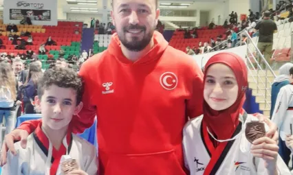 Tekvandocu Ahmet Taha ile Yaren Türkiye Şampiyonasından madalyayla döndü