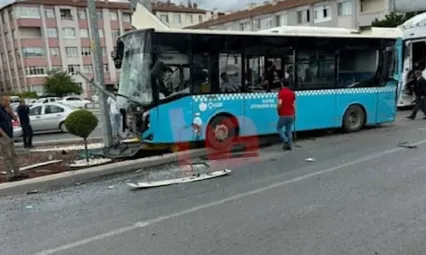 TIR, halk otobüsü ve otomobilin karıştığı kazada 8 kişi yaralandı