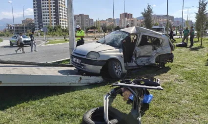 Ucube Kavşakta Feci Kaza: 3 kişi öldü 3 kişi yaralandı