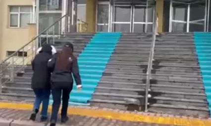 Uyuşturucu ticareti hükümlüsü kadın saklandığı adreste yakalandı