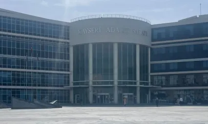 Uyuşturucu ticaretiyle yargılanan ikisi kardeş 3 kişinin yargılanmasına devam edildi