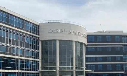 Yabancı uyruklu şahsa yağma ve kasten yaralama suçundan 6 yıl 32 gün hapis