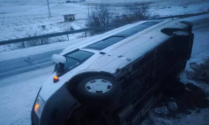 Yollarda buzlanma nedeniyle trafikte aksamalar meydana geldi