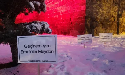 YRP, Cumhuriyet Meydanı'nı Emekliler Meydanı ilan etti