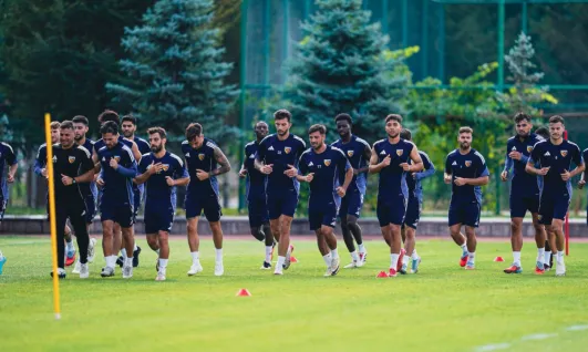 Kayserispor'a 13 futbolcu geldi, 10 futbolcu gitti