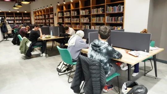 'Akıl Küpleri' öğrencilerin akınına uğradı