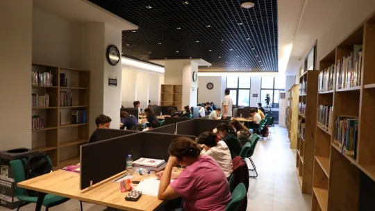 'Akıl Küpleri' öğrencilerin akınına uğradı