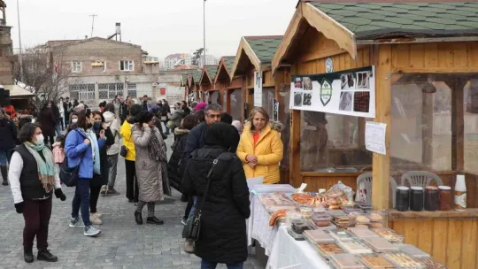 'Maharetli Eller'de Kadınlar Günü coşkusu