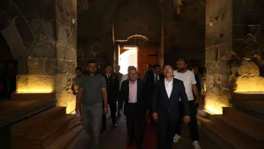 1240 yılında Selçuklu veziri tarafından yaptırılan Karatay Hanı'nda inceleme