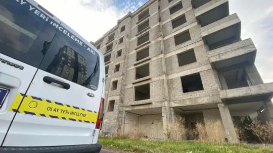 13 yaşındaki çocuk, okul arkadaşını inşaatın çatısında bıçaklayarak öldürdü