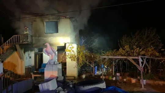 2 katlı müstakil ev yangında kül oldu