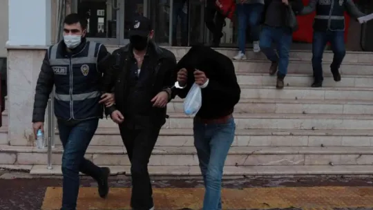 21 ayrı yakalama kararı olan suç makinesi yakalandı