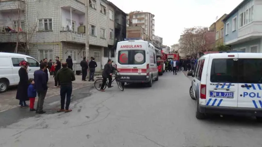 3 katlı binada çıkan yangın korkuttu