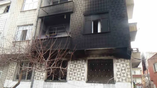 3 katlı binada çıkan yangın korkuttu