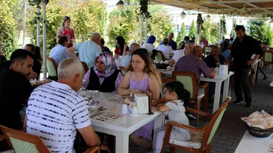 33 yıl sonra gazi arkadaşlarını ziyaret ettiler