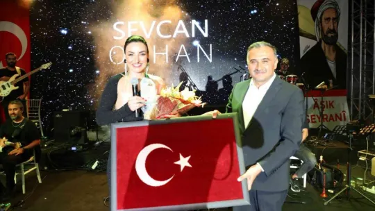 38. Aşık Seyrani Kültür Ve Sanat Festivalinin 2. gününde Sevcan Orhan rüzgarı esti