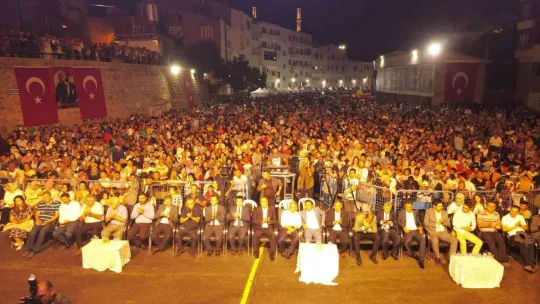 38. Aşık Seyrani Kültür Ve Sanat Festivalinin 2. gününde Sevcan Orhan rüzgarı esti
