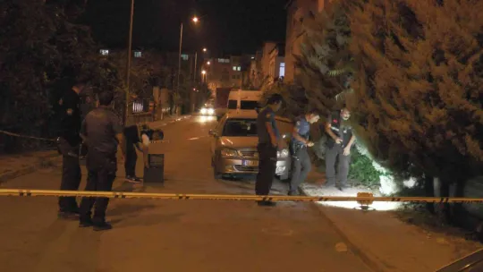 450 saatlik güvenlik kamerası kaydını incelediler, silahlı saldırganı enselediler