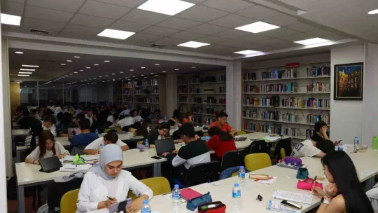 7/24 kütüphane uygulaması gençlerden tam not aldı