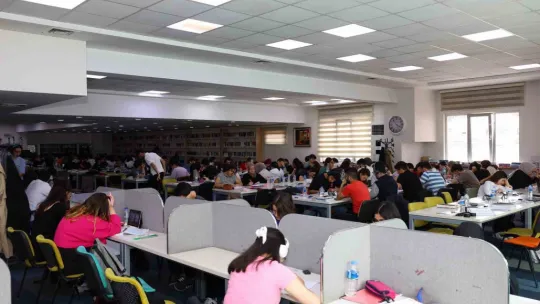 7/24 kütüphane uygulaması gençlerden tam not aldı