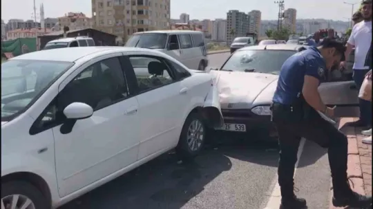 7 araç birbirine girdi: 1 yaralı