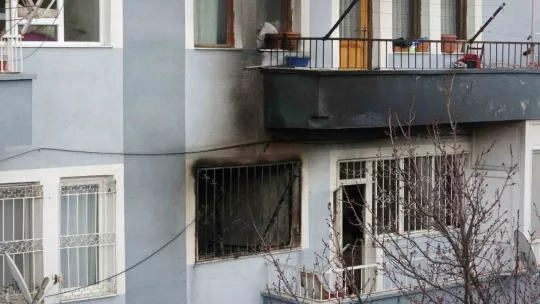 8'inci kattan düştü ölmedi, yangında can verdi
