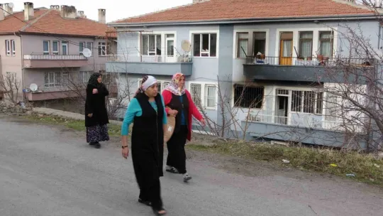 8'inci kattan düştü ölmedi, yangında can verdi