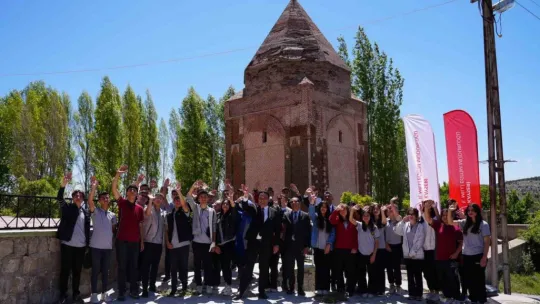 880 yıllık tarihi yerinde öğrendiler
