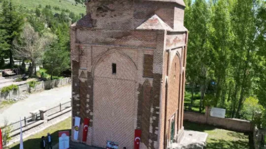 880 yıllık tarihi yerinde öğrendiler