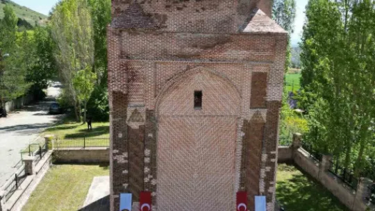 880 yıllık tarihi yerinde öğrendiler