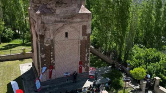880 yıllık tarihi yerinde öğrendiler