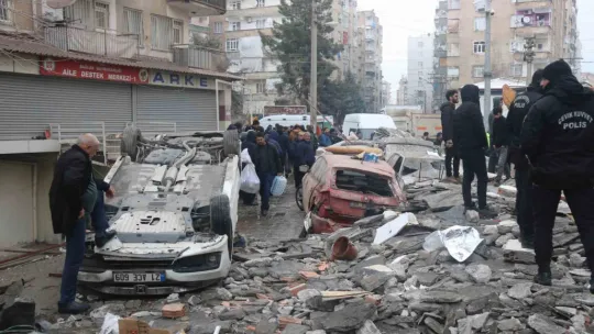 9 katlı binanın enkazında arama çalışmaları devam ediyor