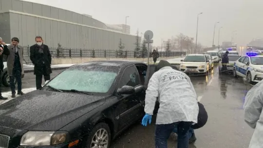 Adliyenin önünde kanlı pusu: 1 ağır yaralı