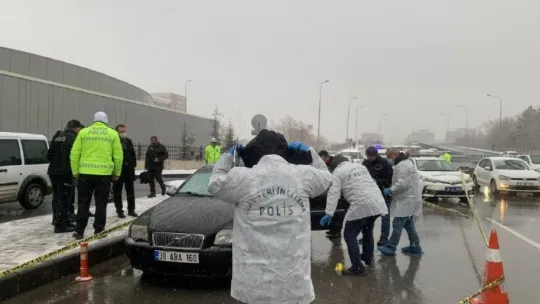 Adliyenin önünde kanlı pusu: 1 ağır yaralı