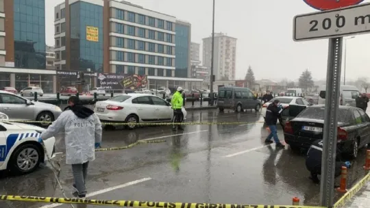 Adliyenin önünde kanlı pusu: 1 ağır yaralı