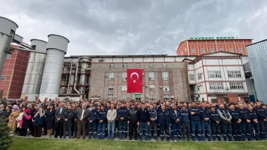 Akar: 'Bu millet, teröristlerle arasına mesafe koyamayanlarla arasına mesafe koyacaktır'