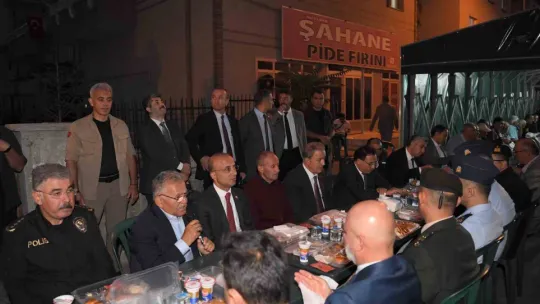 Akar ve Büyükkılıç'tan AK Parti Teşkilatı ile Tanışma toplantısı