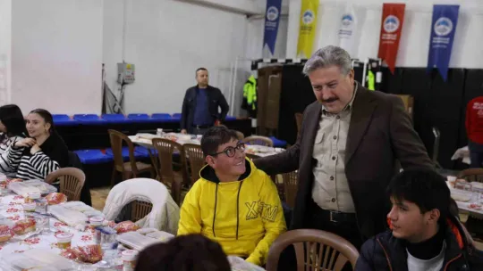 Akıl Küpü Kütüphaneleri, gençlerin yanında olmaya devam ediyor
