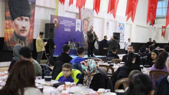 Akıl Küpü Kütüphaneleri, gençlerin yanında olmaya devam ediyor