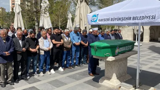 Yediği 2 akrepten zehirlenen adam toprağa verildi