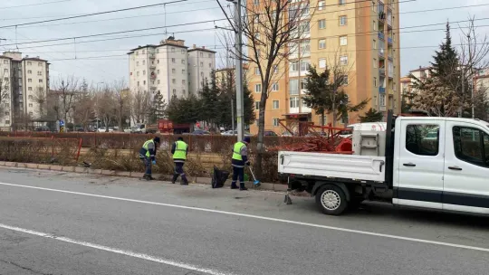 Ambulans tramvay yoluna girdi: 1 yaralı