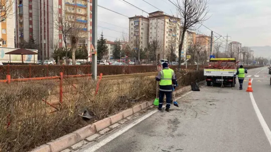 Ambulans tramvay yoluna girdi: 1 yaralı