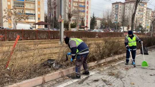 Ambulans tramvay yoluna girdi: 1 yaralı