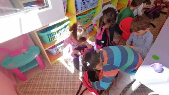 Anaokul öğrencilerine kırtasiye yardımı dağıtıldı