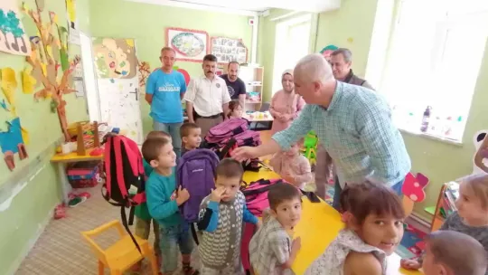 Anaokul öğrencilerine kırtasiye yardımı dağıtıldı