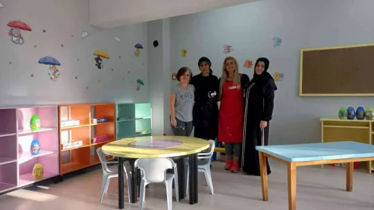 Anneler okul tadilatında