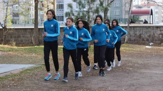 Antrenörlere taş çıkaran öğretmen