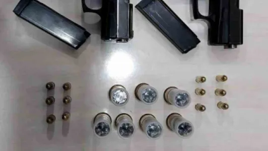 Araç motorunda uyuşturucu ve silah ele geçirildi